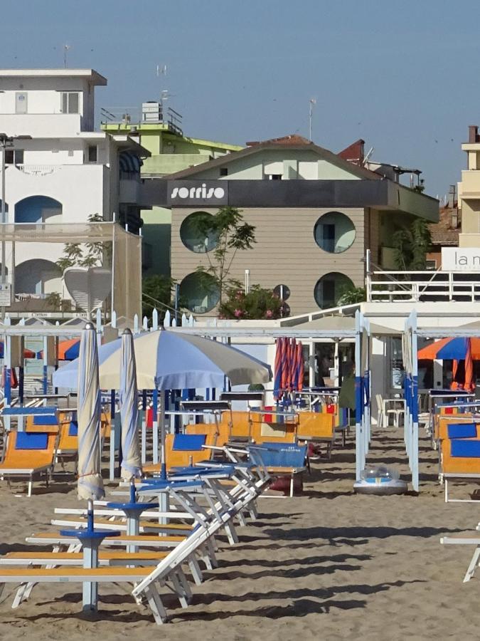 Hotel Sorriso - Molto Piu Di Una Stella Riccione Eksteriør billede